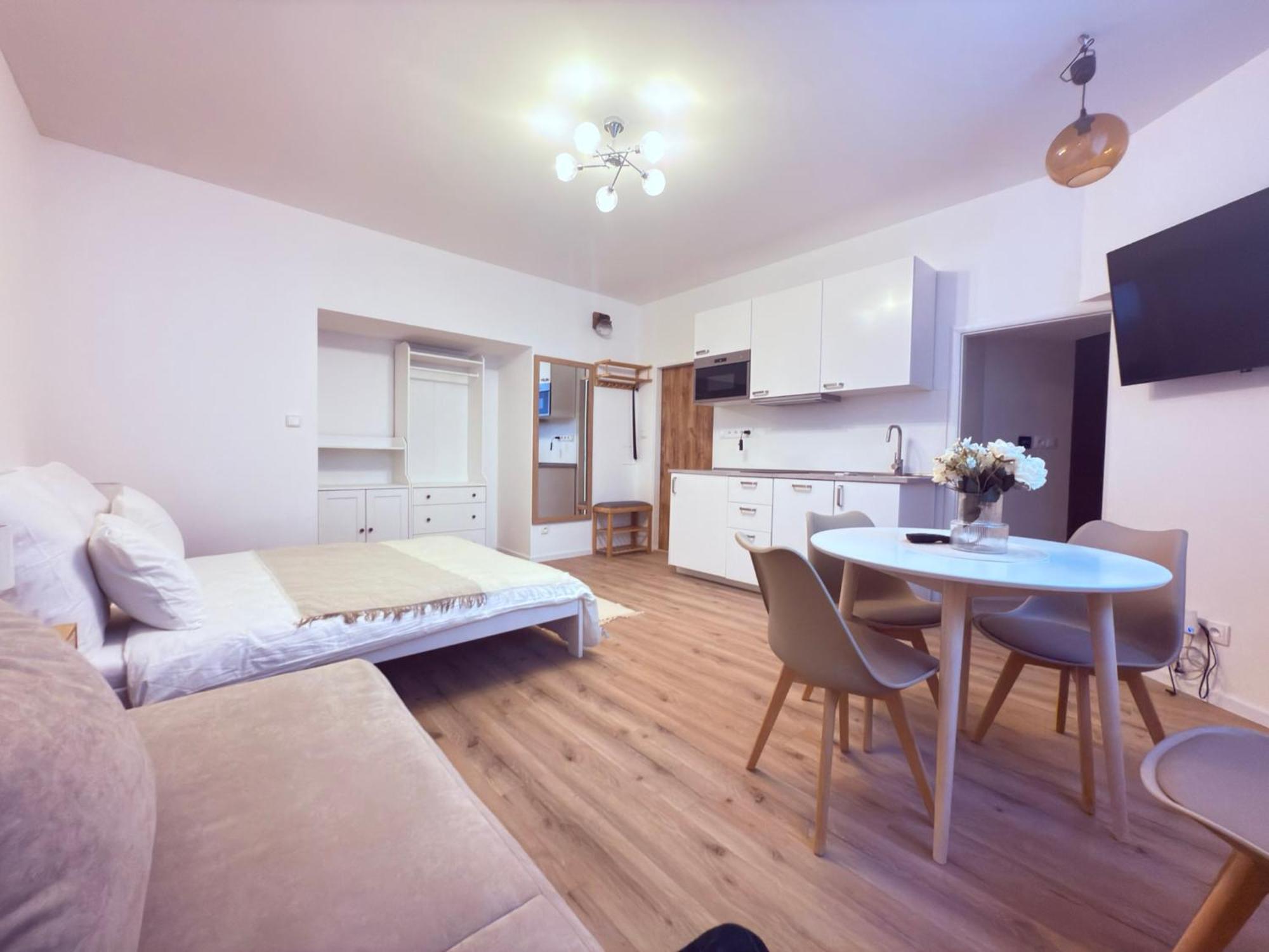 Cosy Cave Station In 5 Apartament *